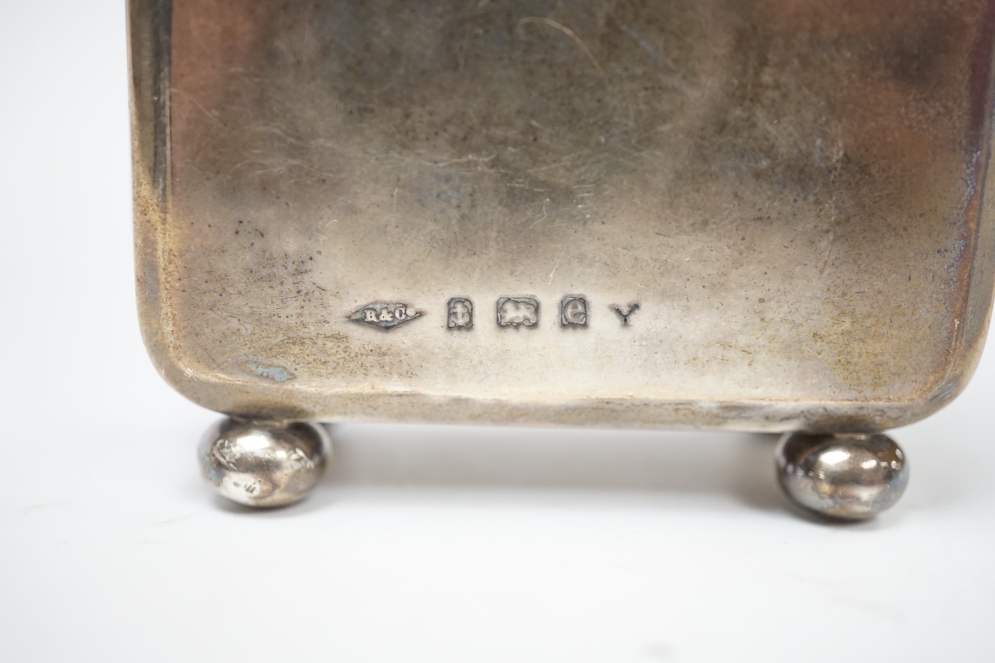 An Edwardian silver travelling pocket watch case, Birmingham, 1904, on bun feet, containing a Swiss white metal open face pocket watch. Condition - fair